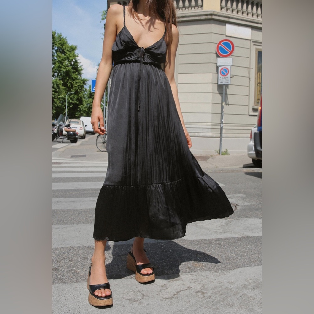 ZARA BLOGGERS’ FAVORITE SATIN SLIP DRESS